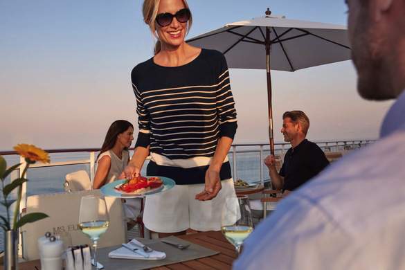 Hapag Lloyd MS Europa Yacht Club 2.jpg